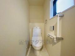 （トイレ）トイレには快適な温水洗浄便座付