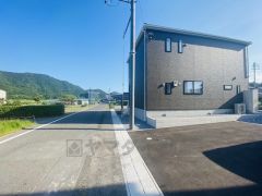 （外観・前面道路）