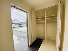 （玄関）玄関はカードキーでセキュリティUP