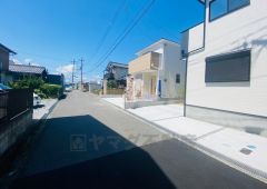 （外観・前面道路）