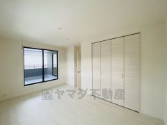 （洋室）収納スペースもあり、お子様部屋としても活用いただけます